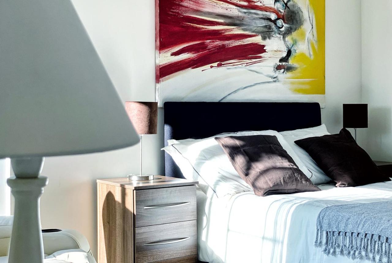 Artistic And Luxurious Apt With Sea View. Beach Side 스완지 외부 사진