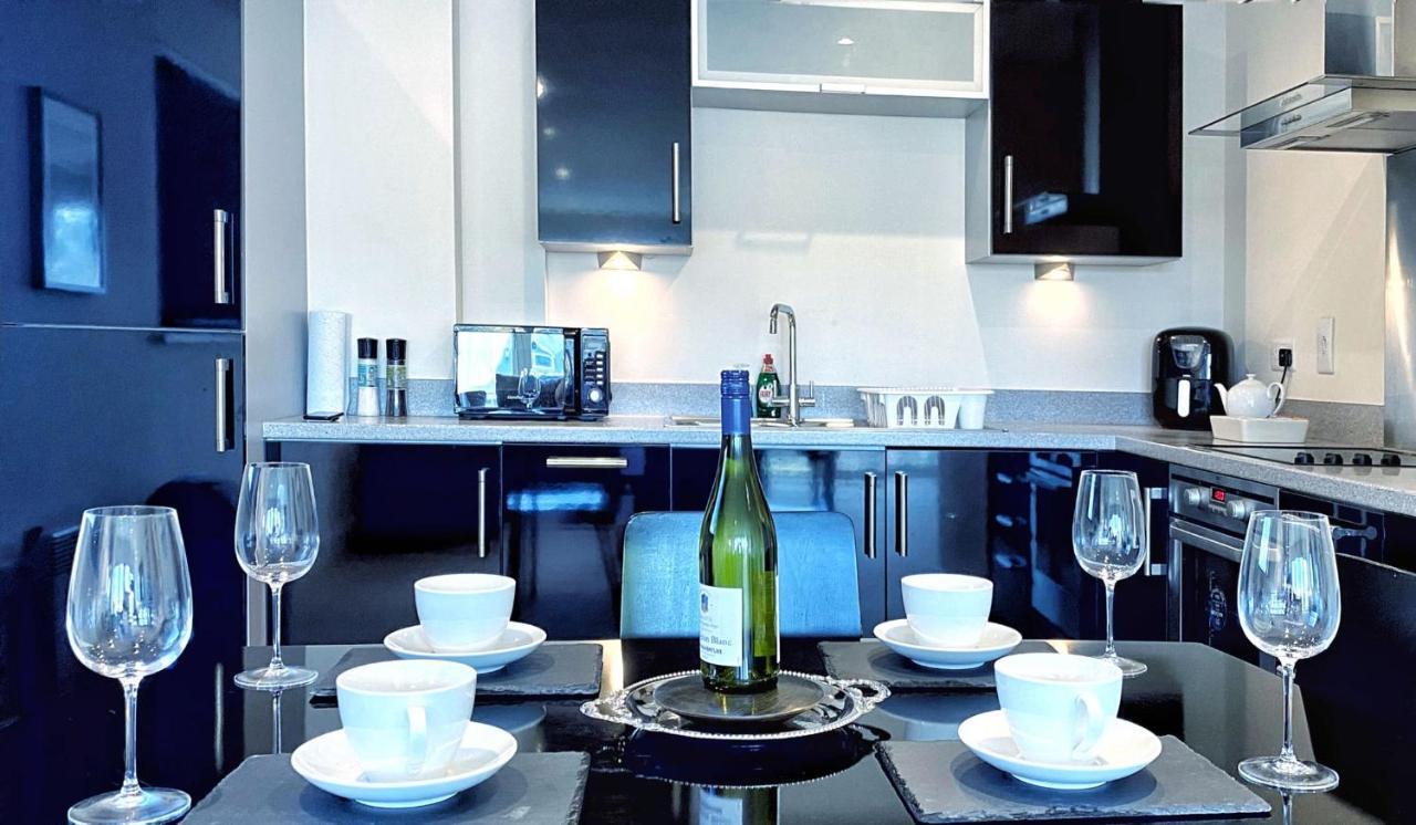 Artistic And Luxurious Apt With Sea View. Beach Side 스완지 외부 사진