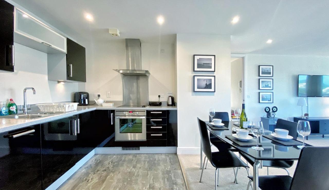 Artistic And Luxurious Apt With Sea View. Beach Side 스완지 외부 사진