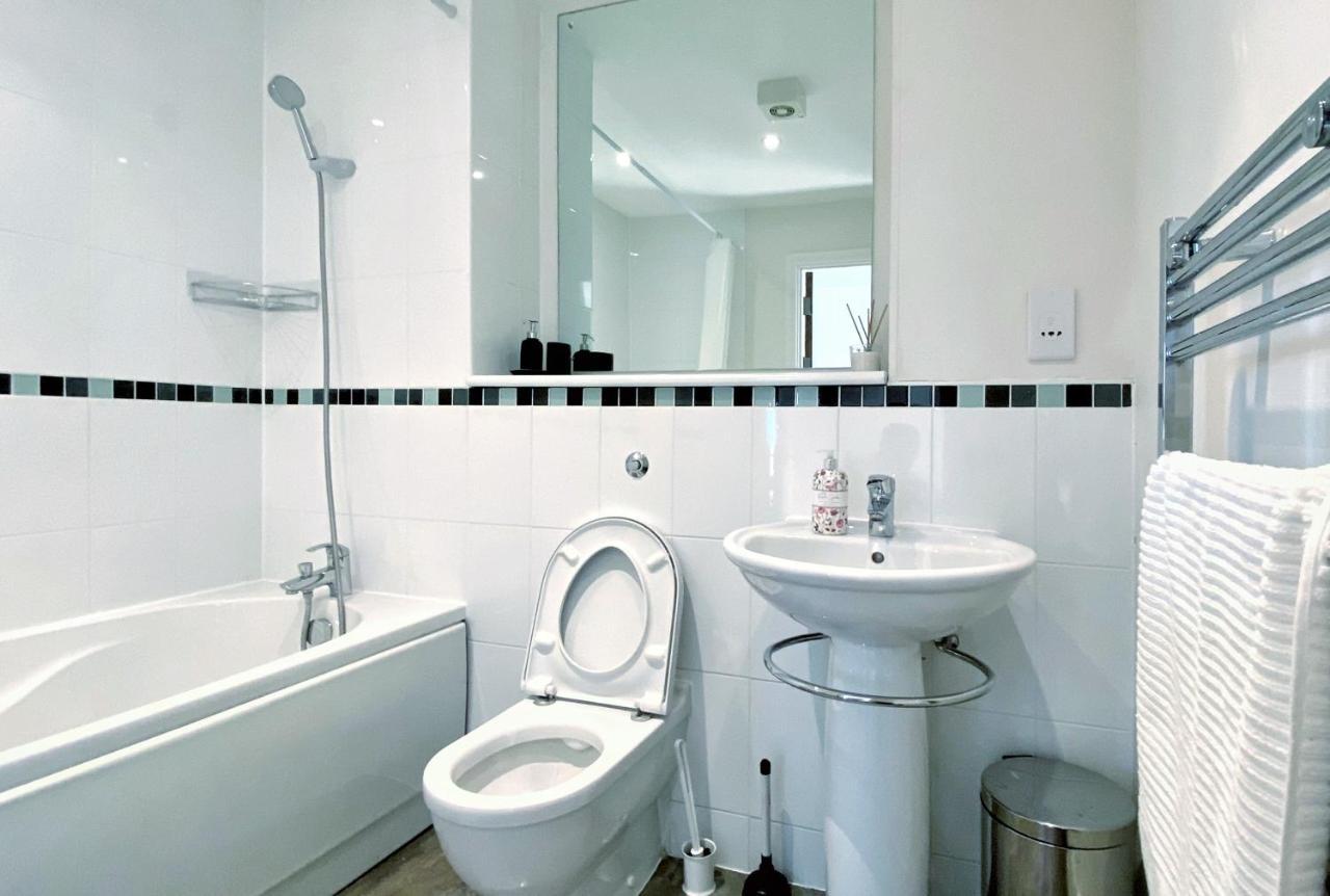 Artistic And Luxurious Apt With Sea View. Beach Side 스완지 외부 사진